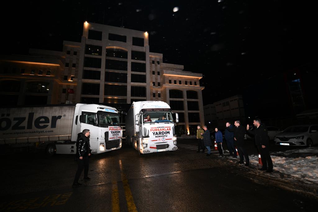 Acil Yardım Malzemesi Taşıyan Tırlarımızı Deprem Bölgesine Yolcu Ettik
